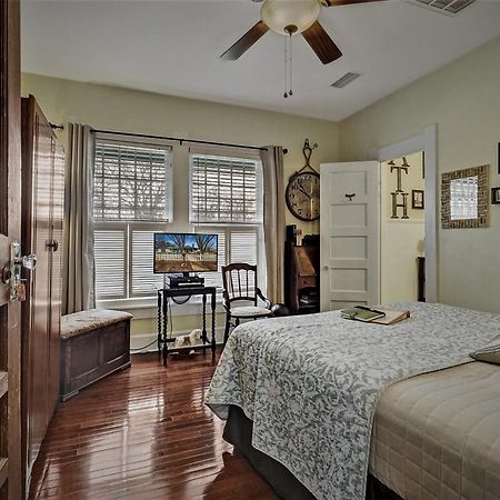 Granbury Gardens Bed And Breakfast Habitación foto