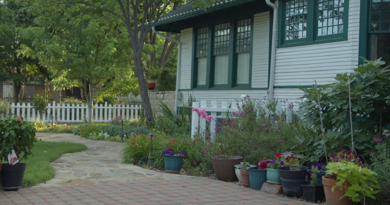 Granbury Gardens Bed And Breakfast Exterior foto