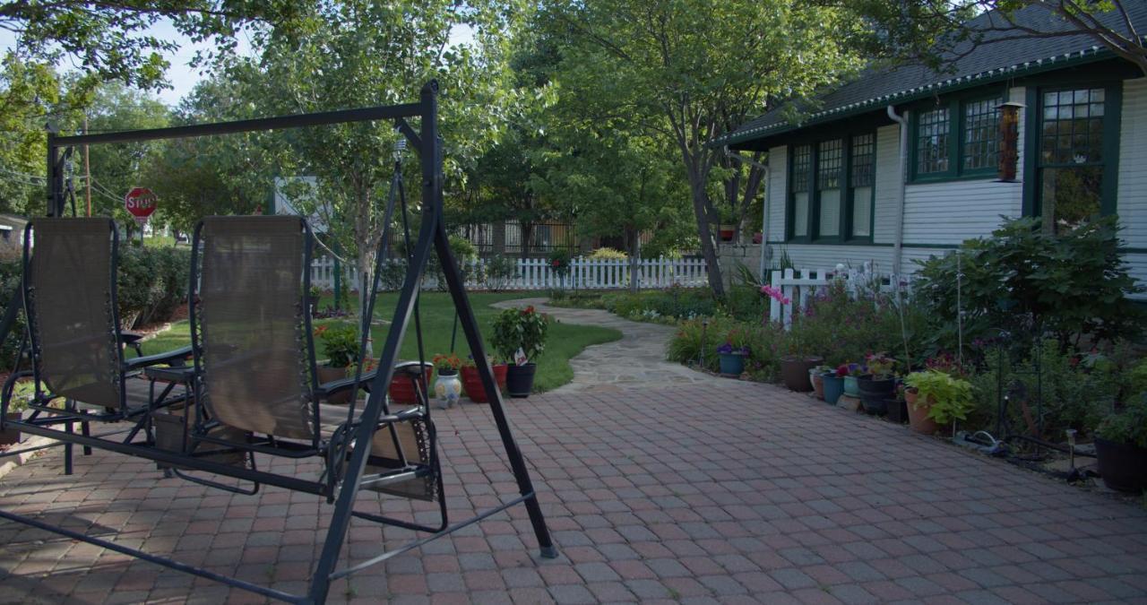 Granbury Gardens Bed And Breakfast Exterior foto