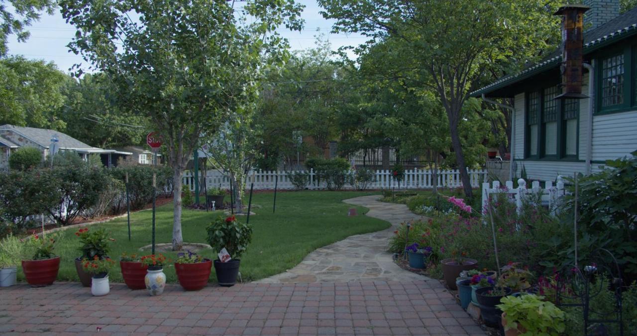 Granbury Gardens Bed And Breakfast Exterior foto